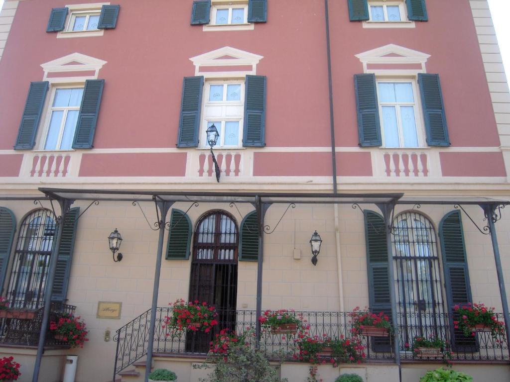 Villa Viola Тортона Экстерьер фото